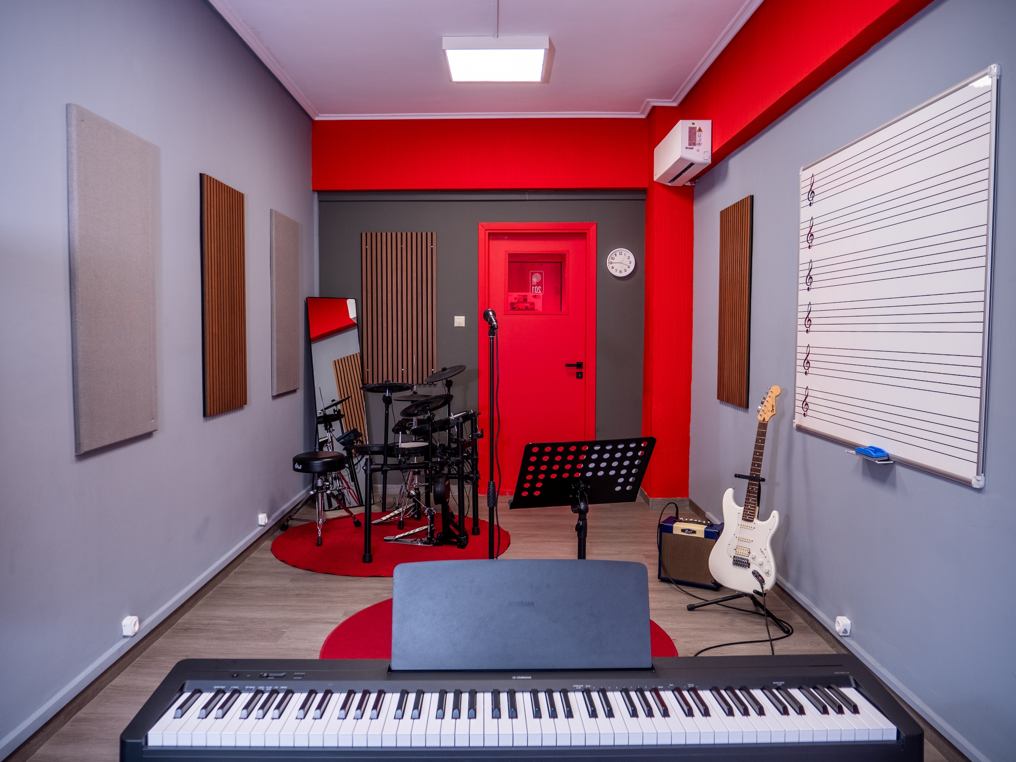 Lab Piraeus Guitar Room 2