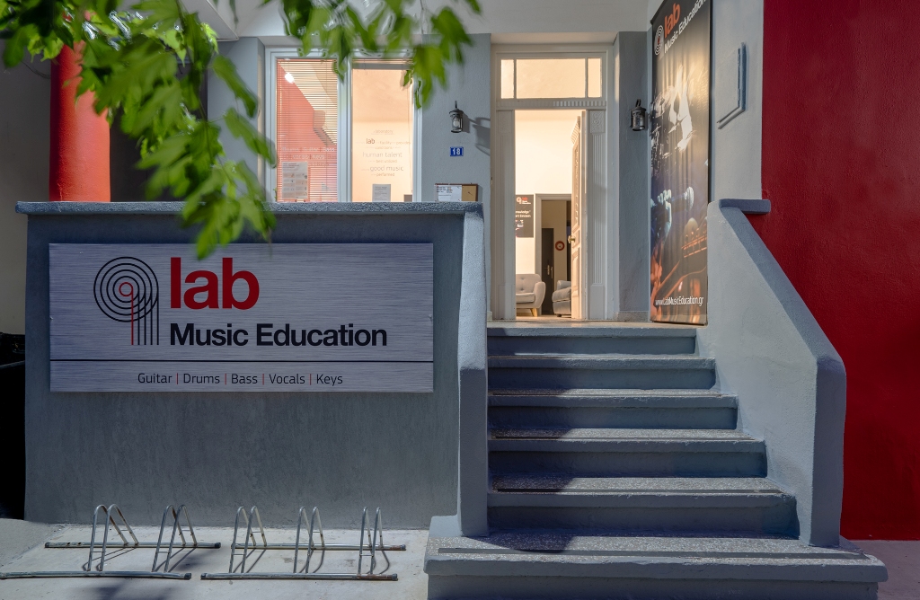 Lab Heraklion Outside 2